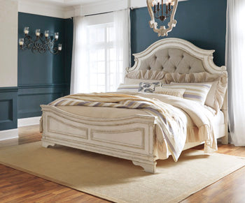 Realyn King Panel Bed